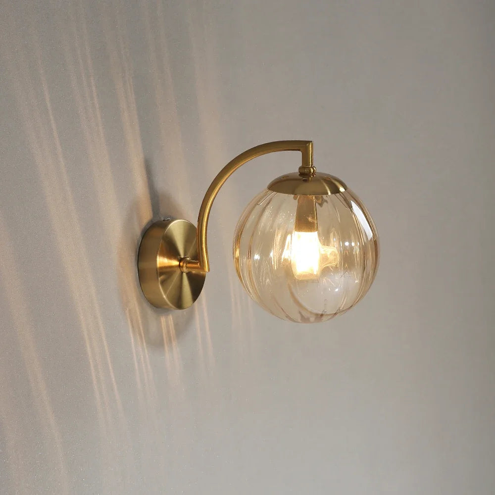 Lampe de Chevet Mural Globe en Verre et Laiton