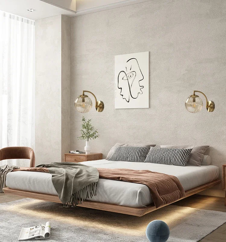 Lampe de Chevet Mural Globe en Verre et Laiton