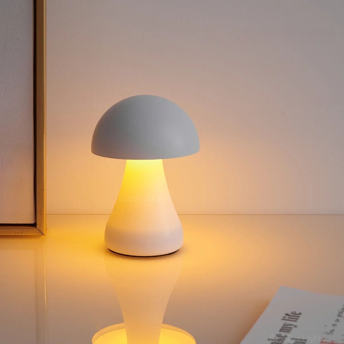 Lampe de chevet LED Champignon Magique - Éclat Nocturne