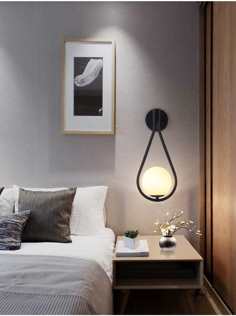 Lampe de chevet Murale Design en Métal et Globe en Verre - Éclat Nocturne
