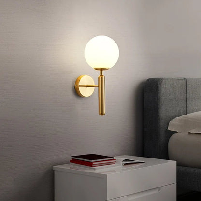 Lampe de chevet Murale Globe en Laiton Élégant - Éclat Nocturne