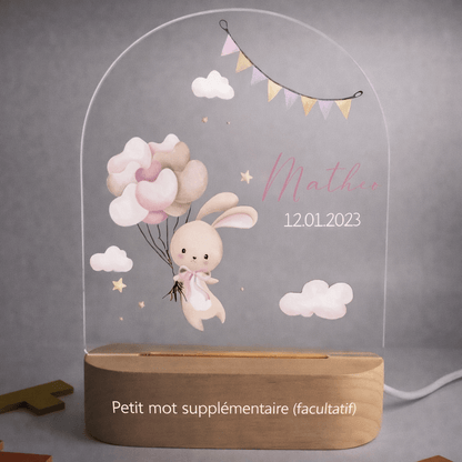 Veilleuse naissance personnalisée lapinou rose avec prénom gravé, lumière douce allumée