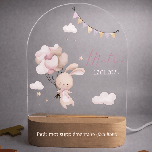 Veilleuse naissance personnalisée lapinou rose avec prénom gravé, lumière douce allumée