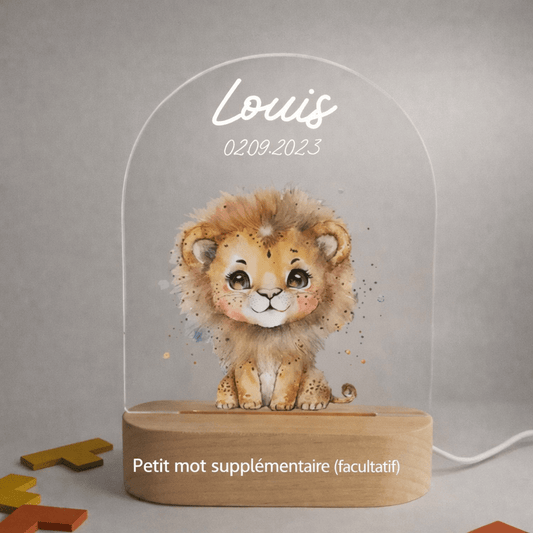 Veilleuse naissance personnalisée lionceau peinture avec prénom et date de naissance gravés, lumière chaude allumée