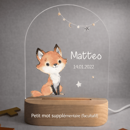 Veilleuse naissance personnalisée renard avec prénom et date de naissance gravés, lumière chaude allumée