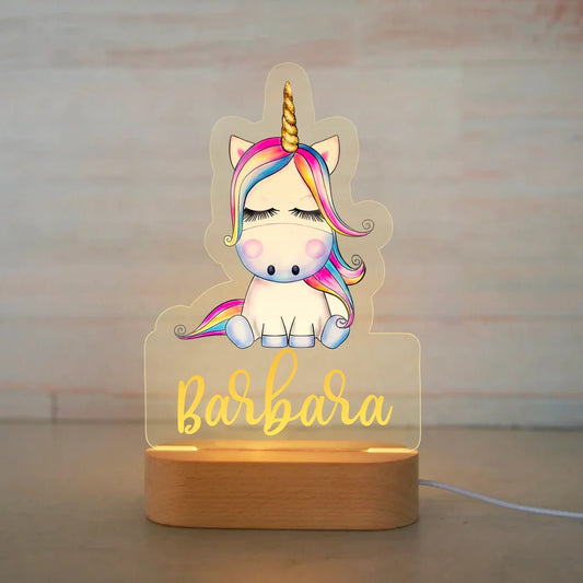 Veilleuse enfant personnalisée licorne enchantée avec prénom gravé en acrylique cristal et socle bois naturel